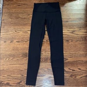 black lululemon wunder under leggings